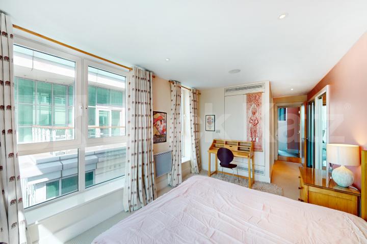 Stunning 3 bed 3 bath overlooking the Thames Flagstaff House St George Wharf, Vauxhall